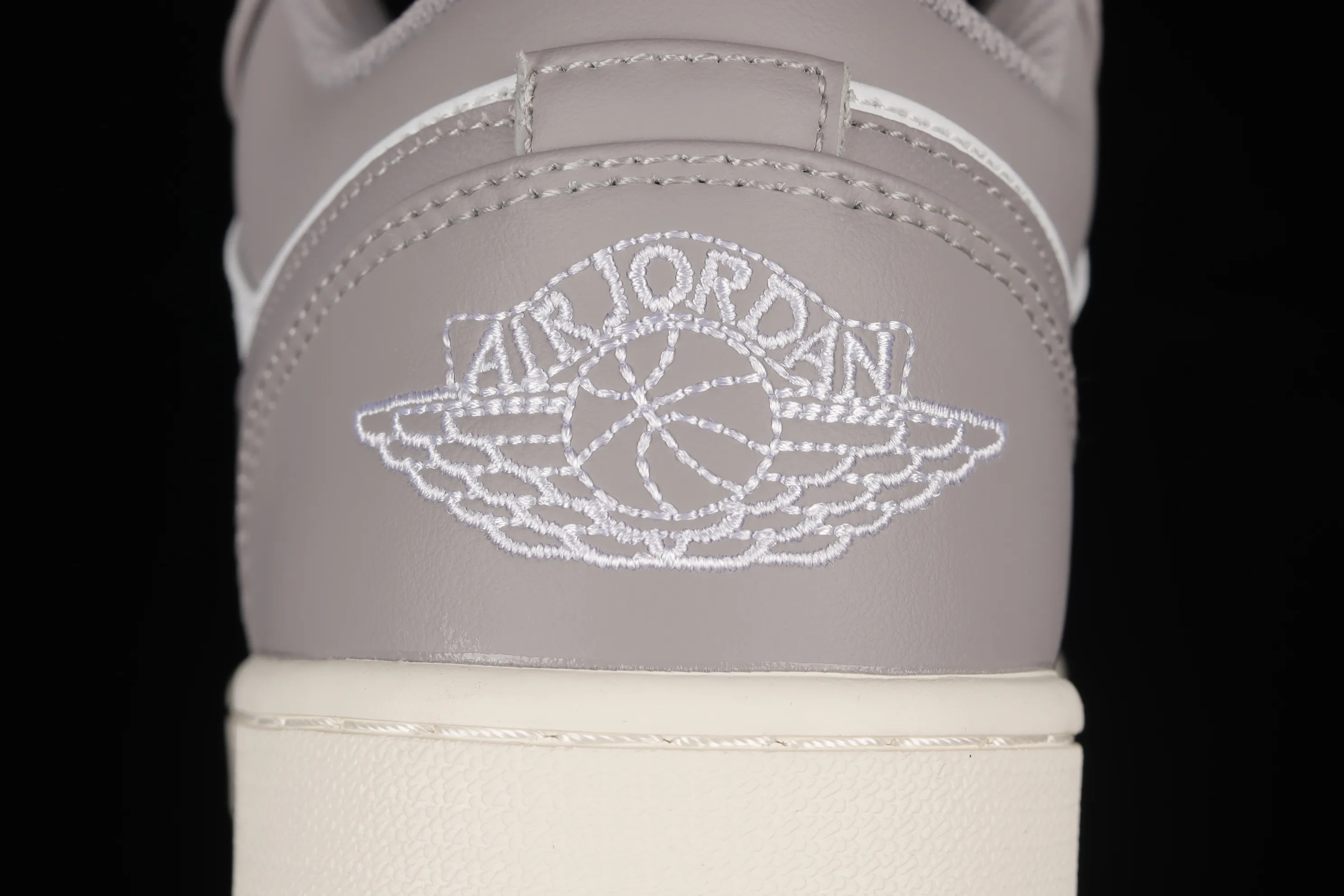 All categories Air Jordan Jordan series basketball shoes Air Jordan 1 Low Z version Air Jordan 1 Low "Vintage Grey" AJ1 Joe 1 white gray low-top basketball shoes 553558-053
